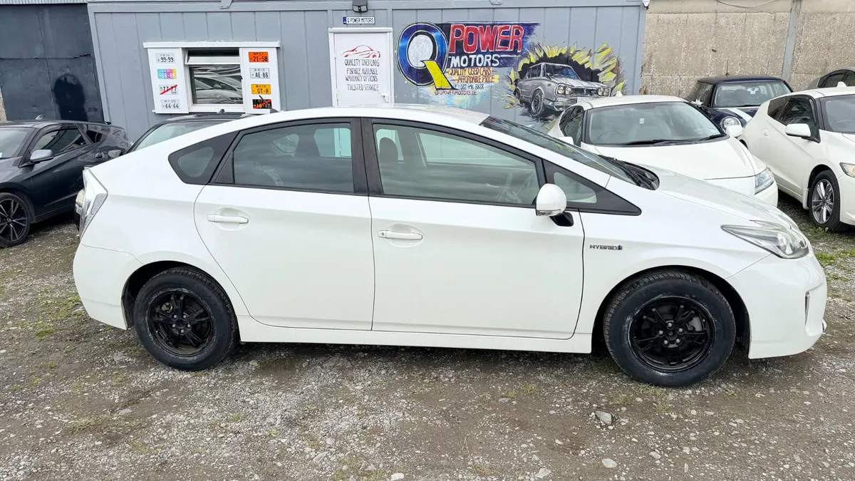 Toyota Prius 2015 Fresh NCT - Image 5