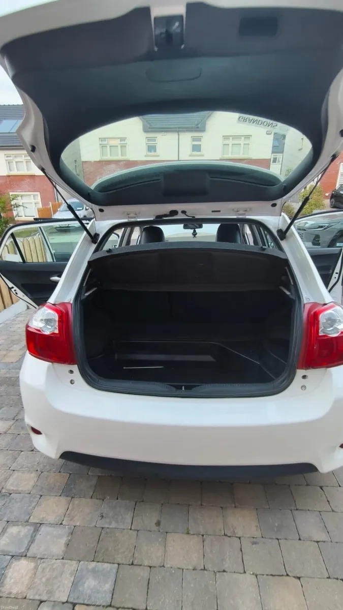Toyota Auris 2012 - Image 3