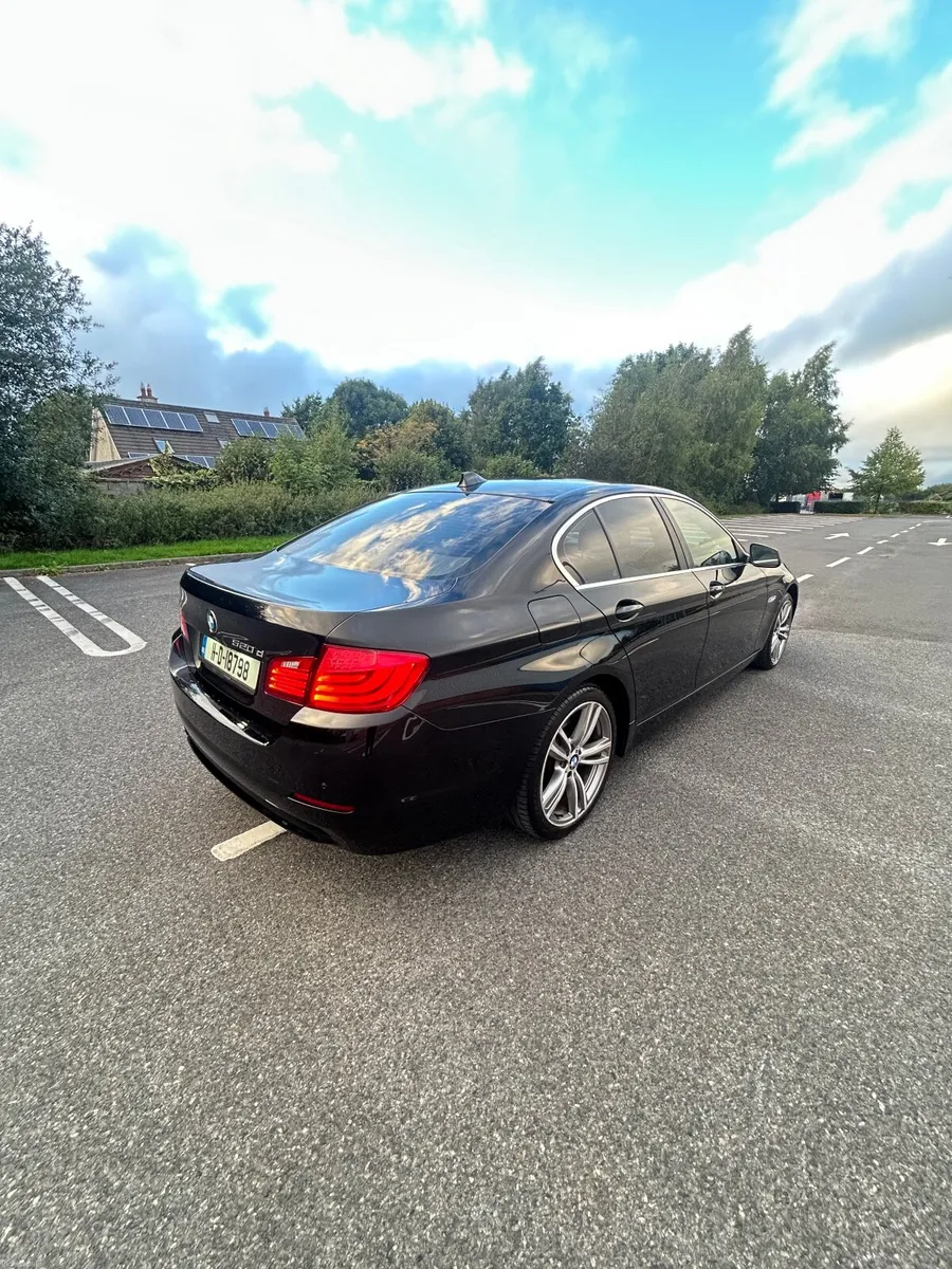 BMW 5-Series 2011 - Image 3
