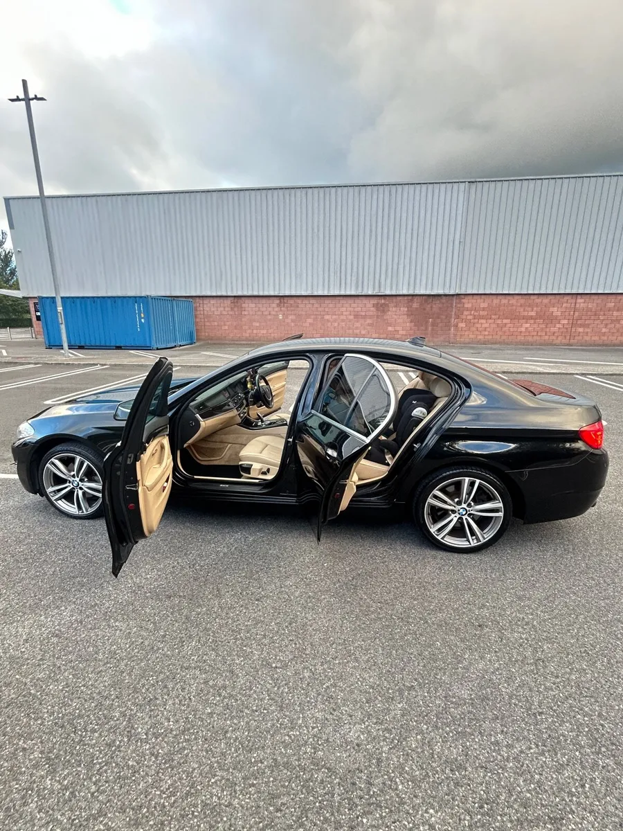BMW 5-Series 2011 - Image 4