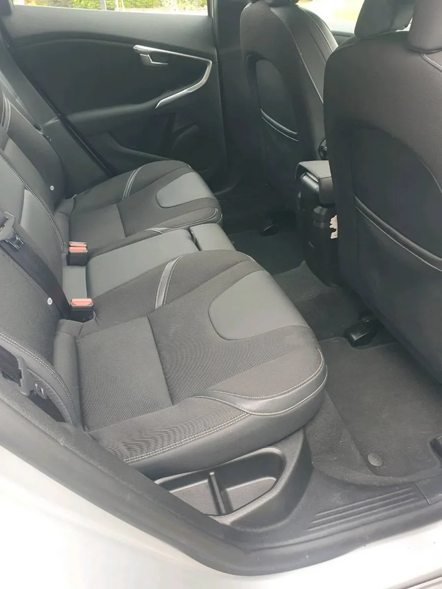 Volvo V40 1.6 Petrol T4 R Design Automatic - Image 4