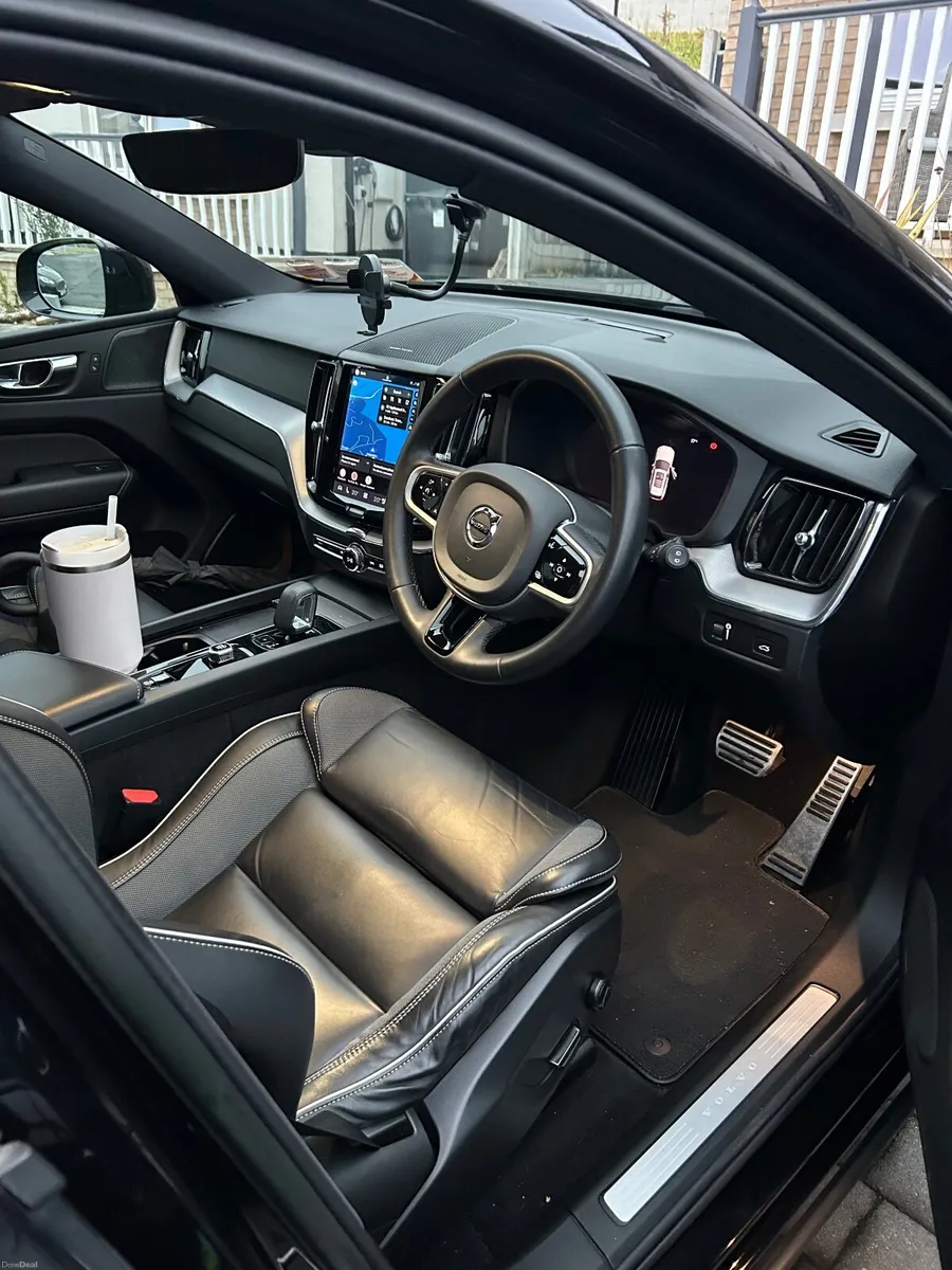 Volvo XC60 2022 - Image 3