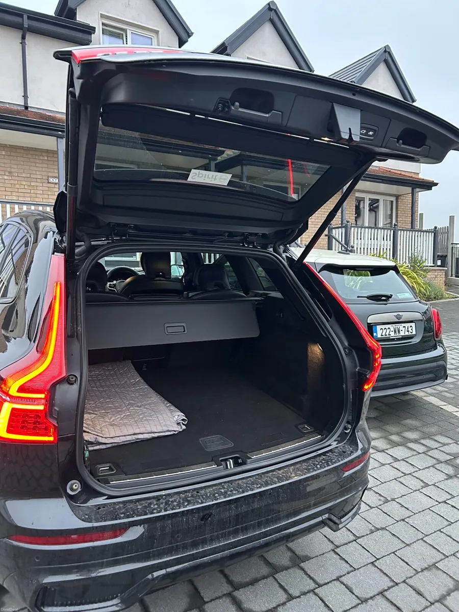 Volvo XC60 2022 - Image 2
