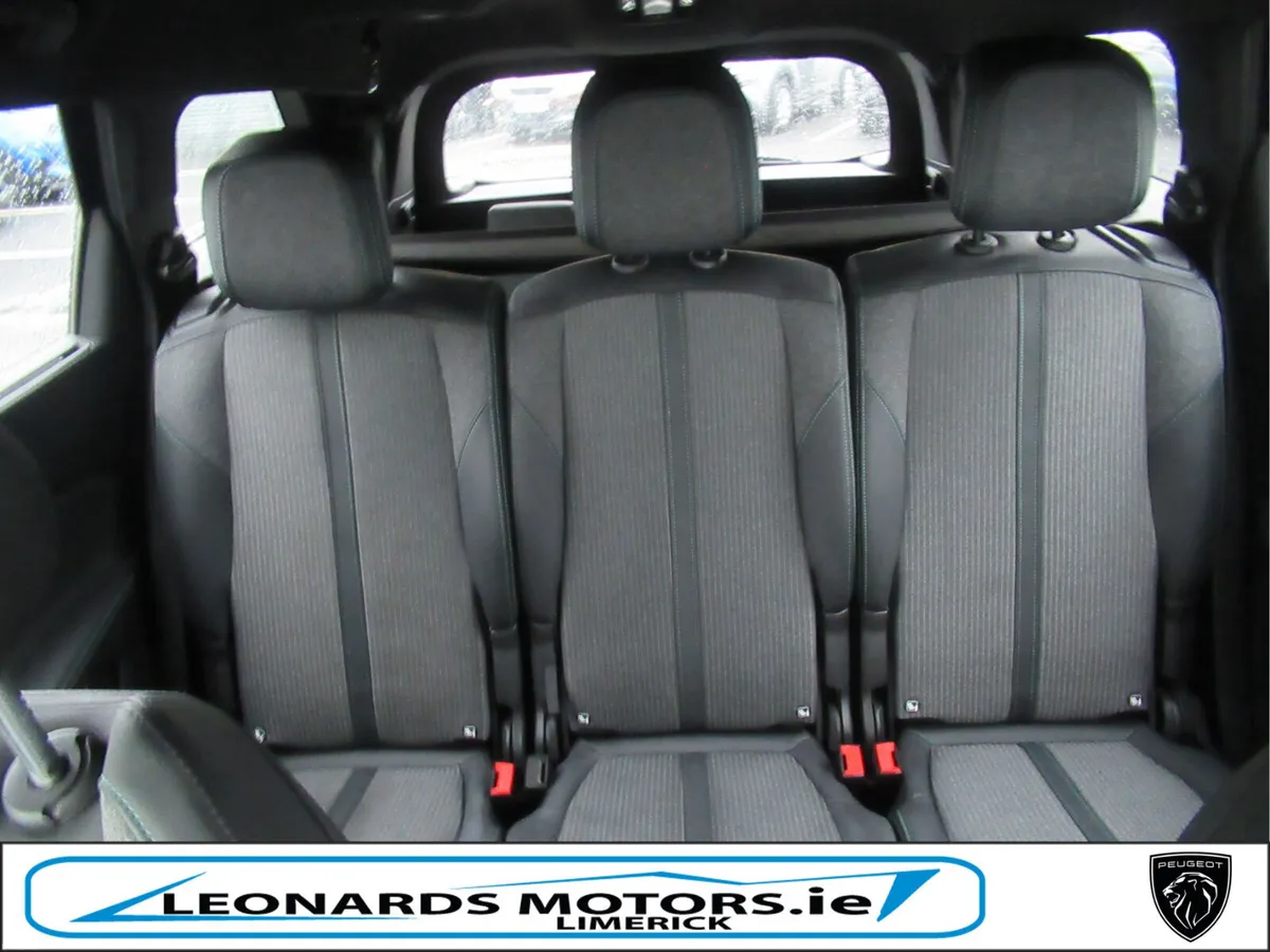 221 Peugeot 5008 Allure 1.2P *3 ISOFIX* - Image 6