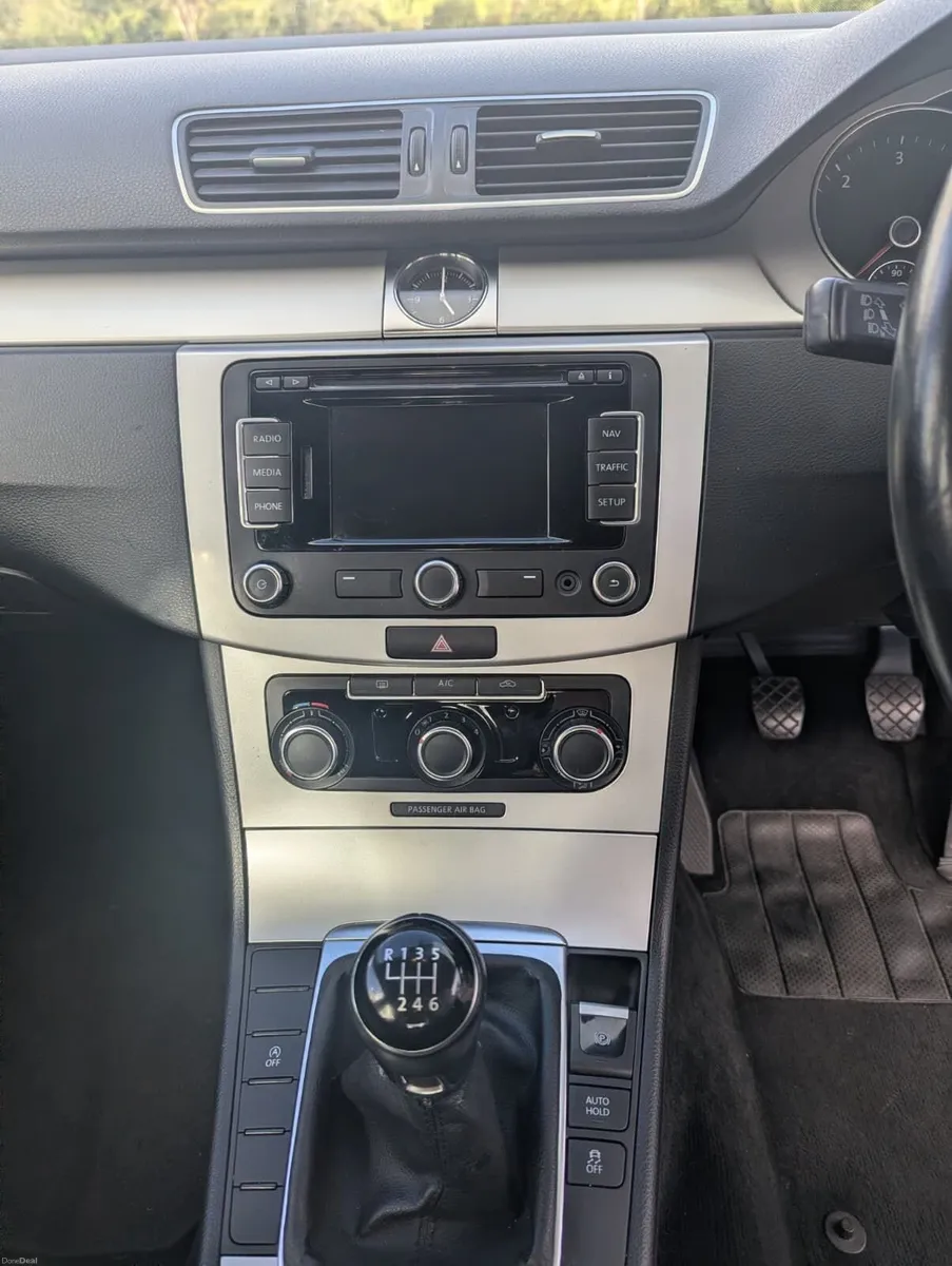 Volkswagen Passat 2012 - Image 4