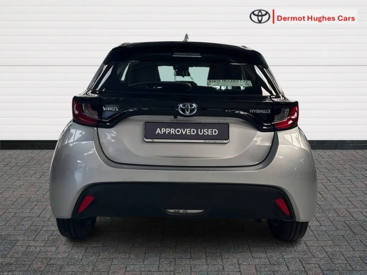 Toyota Yaris HYBRID LUNA  AUTO - Image 4