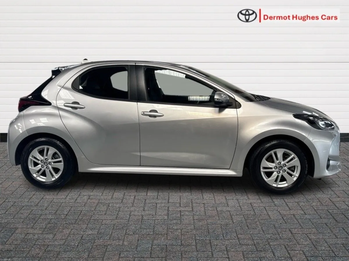 Toyota Yaris HYBRID LUNA  AUTO - Image 3