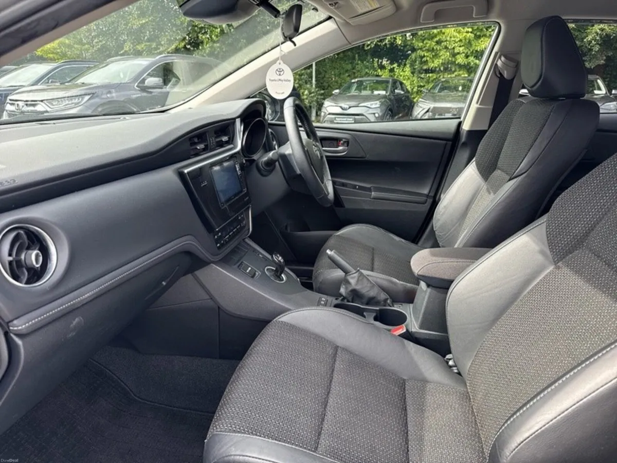 Toyota Auris AURIS HYBRID 1.8 - Image 6