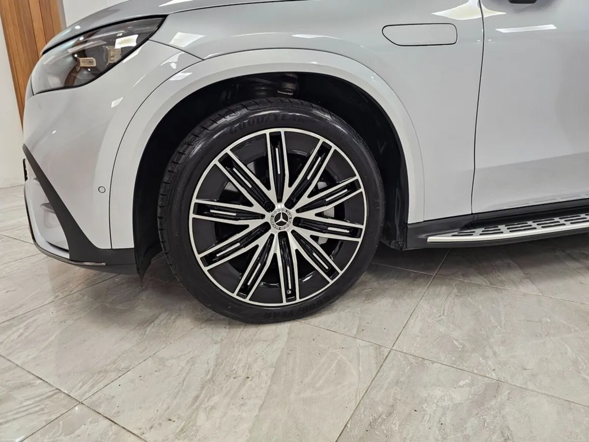 Mercedes-Benz EQE SLIDING SUNROOF - Image 3