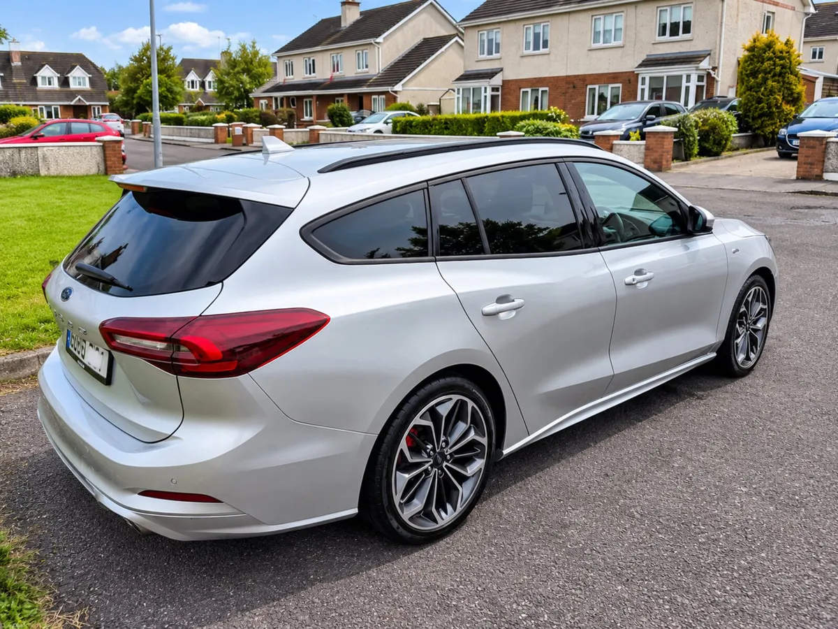 2022 Ford Focus ST-Line - Image 3