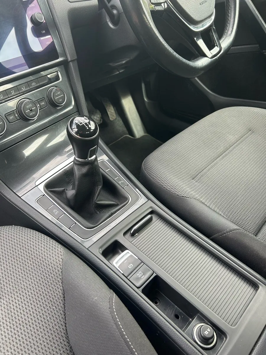 VOLKSWAGEN GOLF 2017 COMFORTLINE 1.6 TDI MANUAL - Image 3