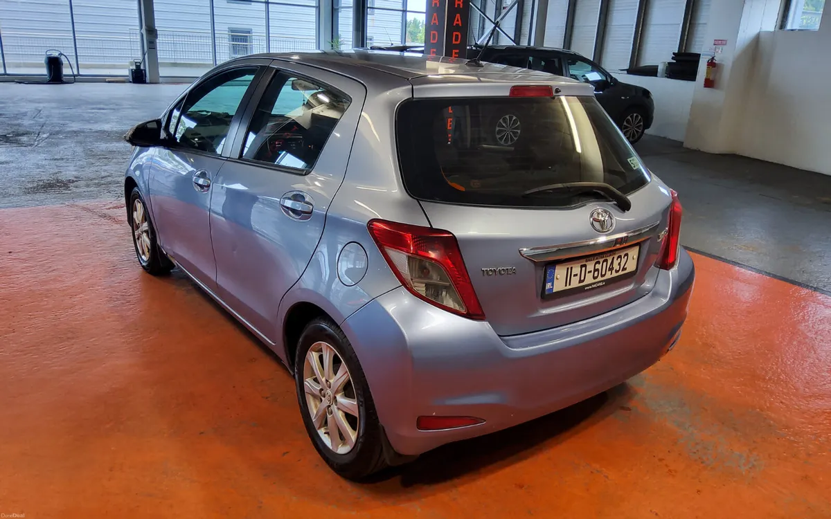 Toyota Yaris 2011 - Image 5