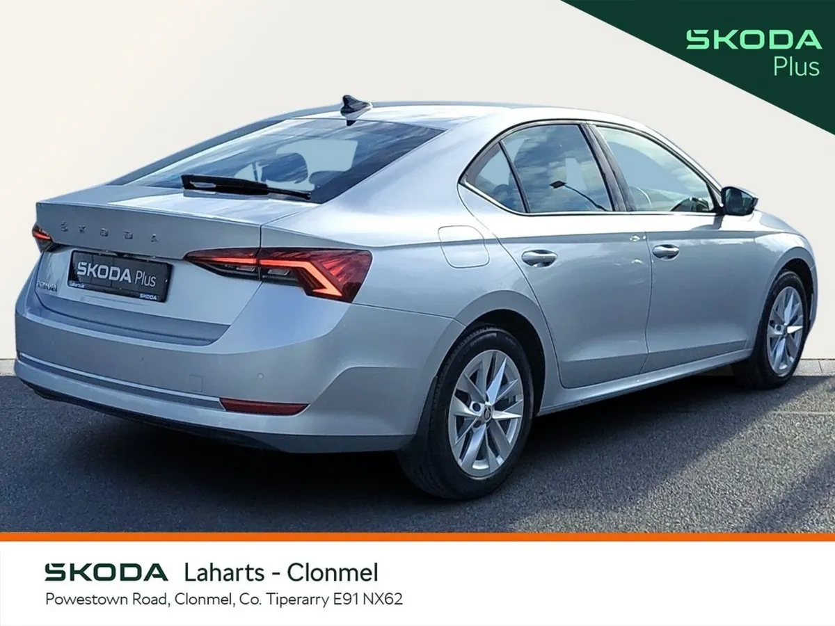 Skoda Octavia AMBITION 2.0TDI 115HP *4.9% APR* - Image 3