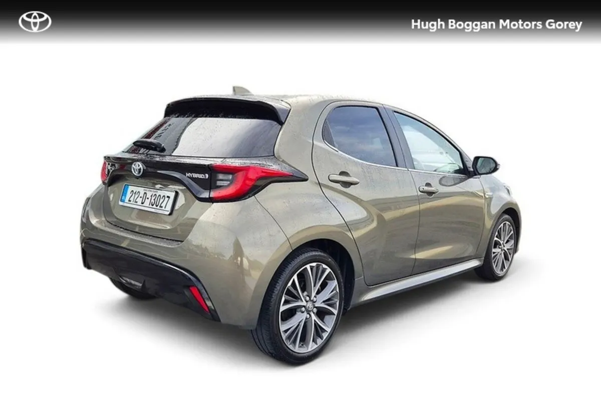 Toyota Yaris YARIS HYBRID PLATINUM - Image 2