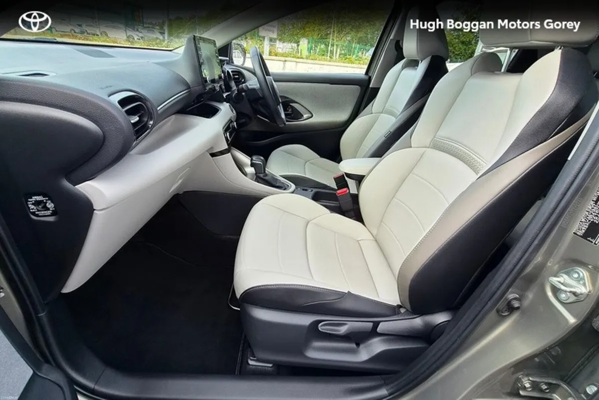 Toyota Yaris YARIS HYBRID PLATINUM - Image 6