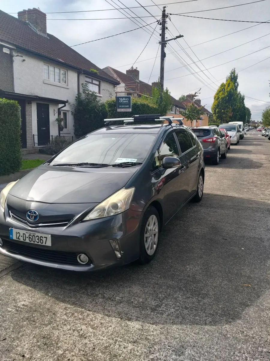 Toyota Prius 2012, 7 seater - Image 2