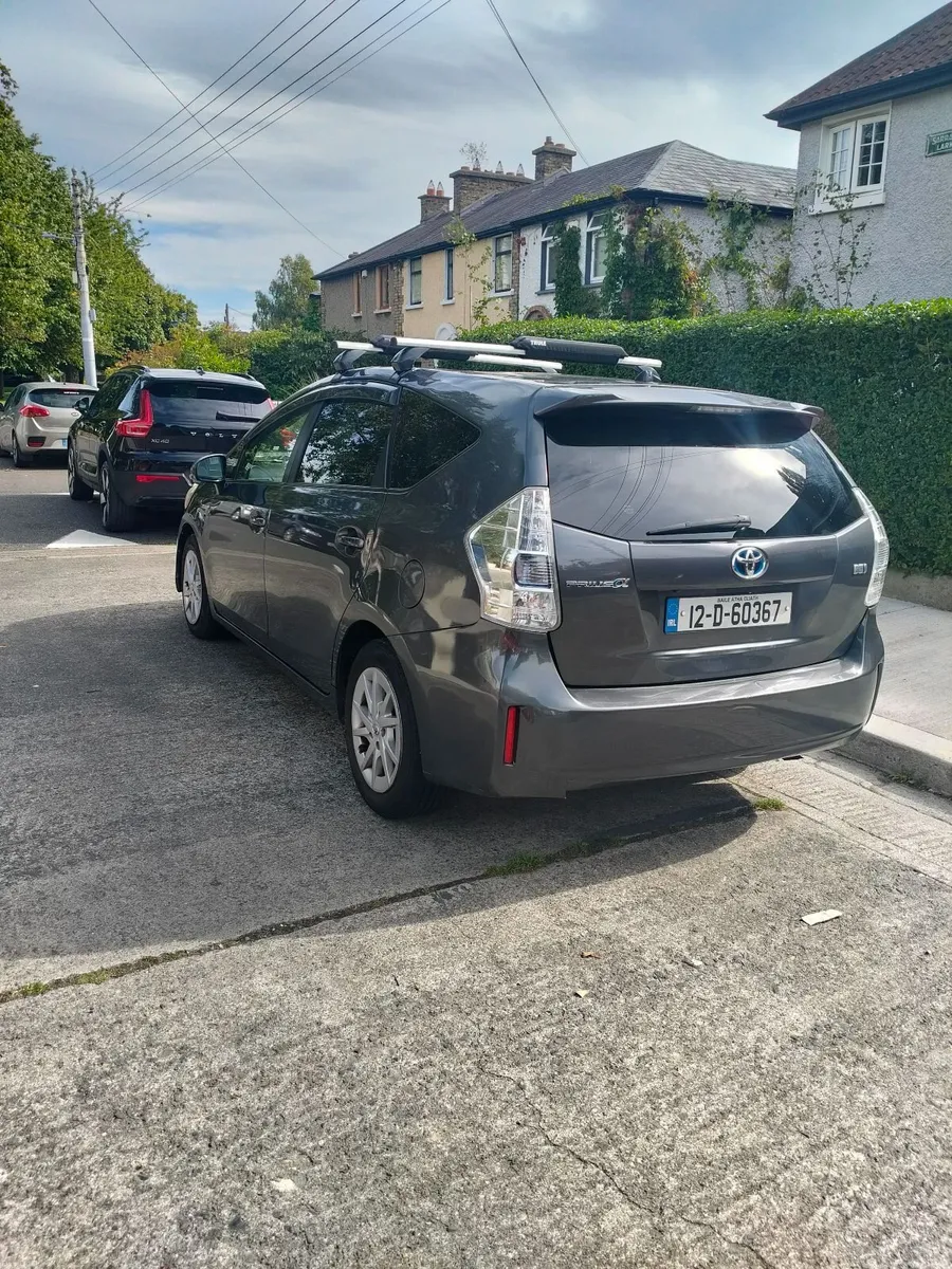Toyota Prius 2012, 7 seater - Image 4