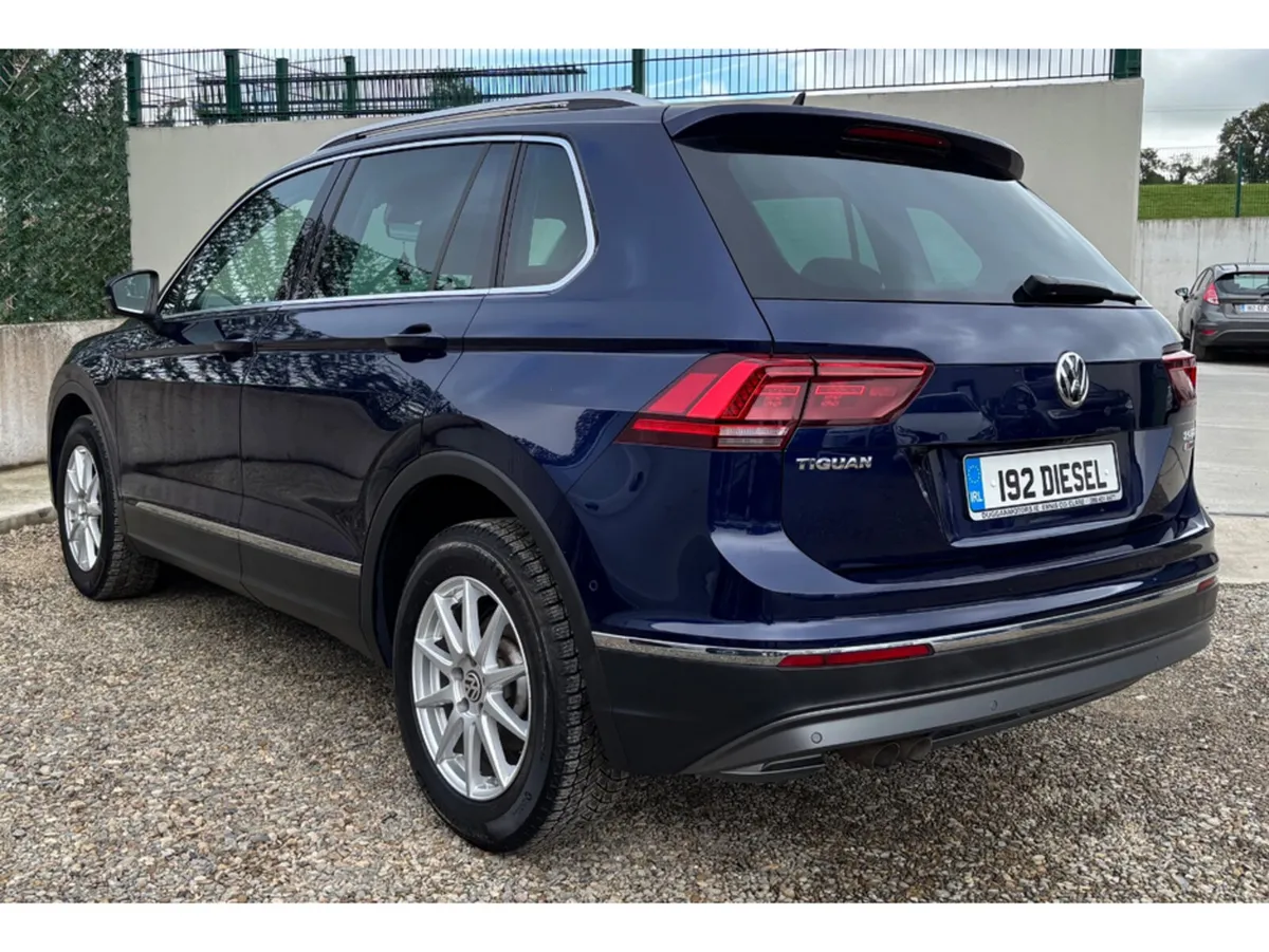 Volkswagen Tiguan 4-Motion Automatic 192 - Image 5