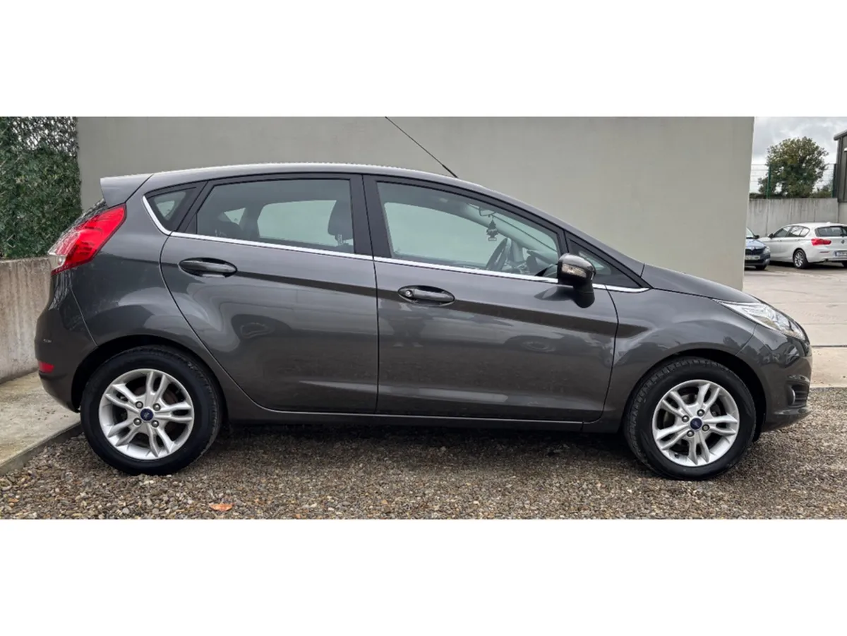 Ford Fiesta 1.25 ZETEC 82PS 5DR ARGENTO - Image 4