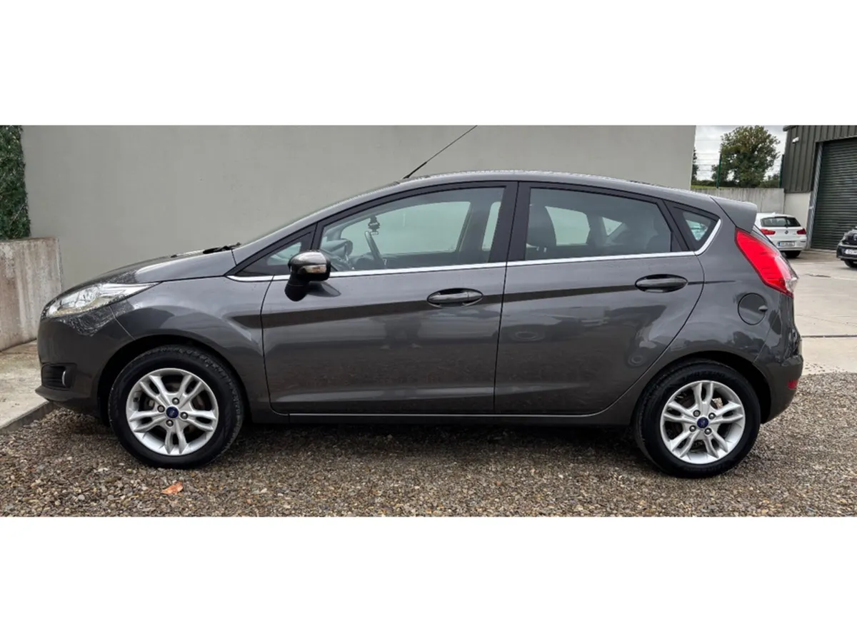 Ford Fiesta 1.25 ZETEC 82PS 5DR ARGENTO - Image 5