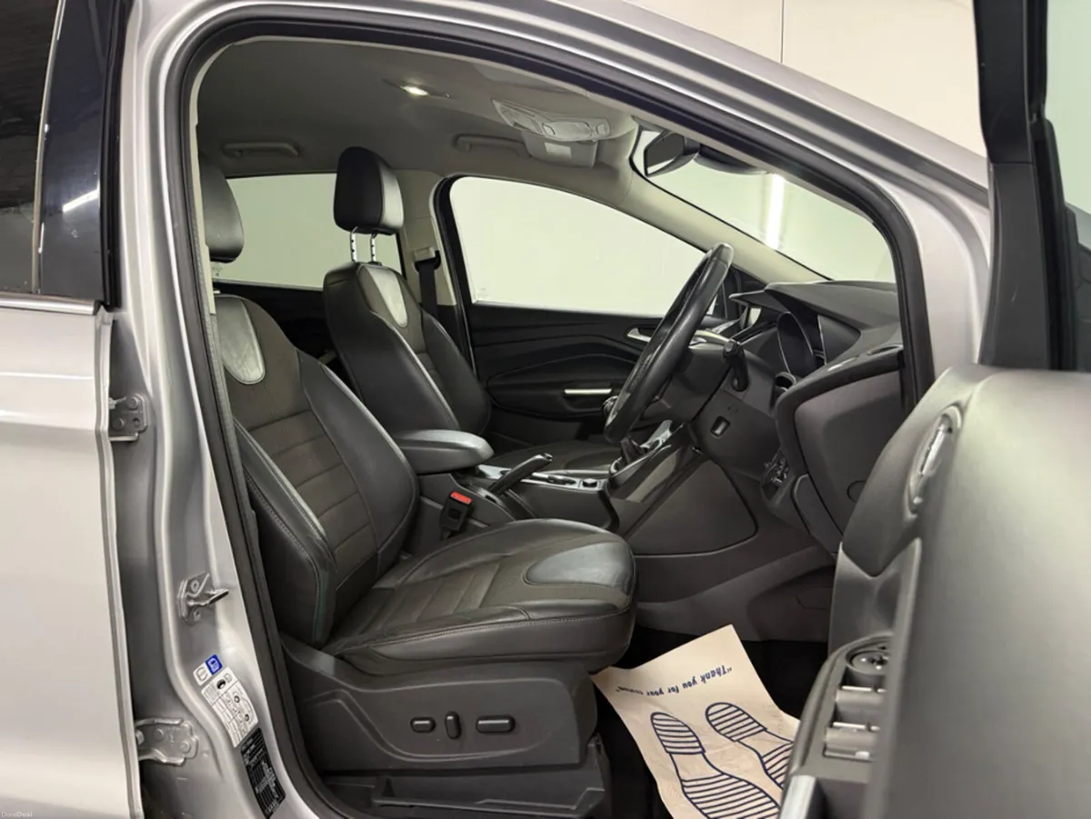 Ford Kuga **TITANIUM EDITION **MULTI SERVICE HISTO - Image 5