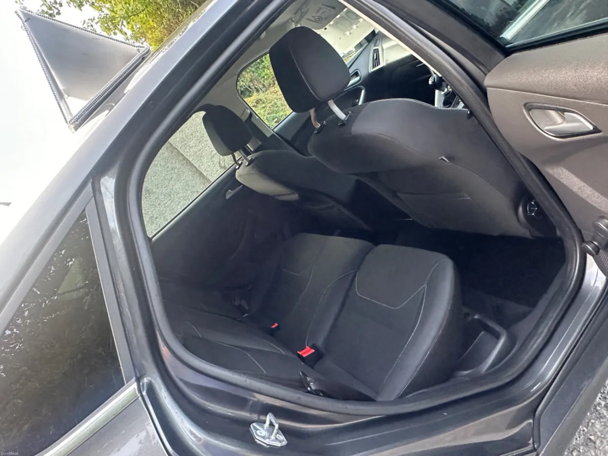 Ford Focus - Image 6