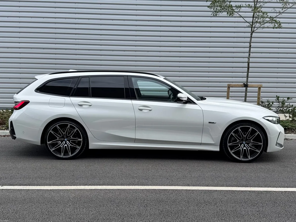 BMW 3-Series 2023 - Image 2