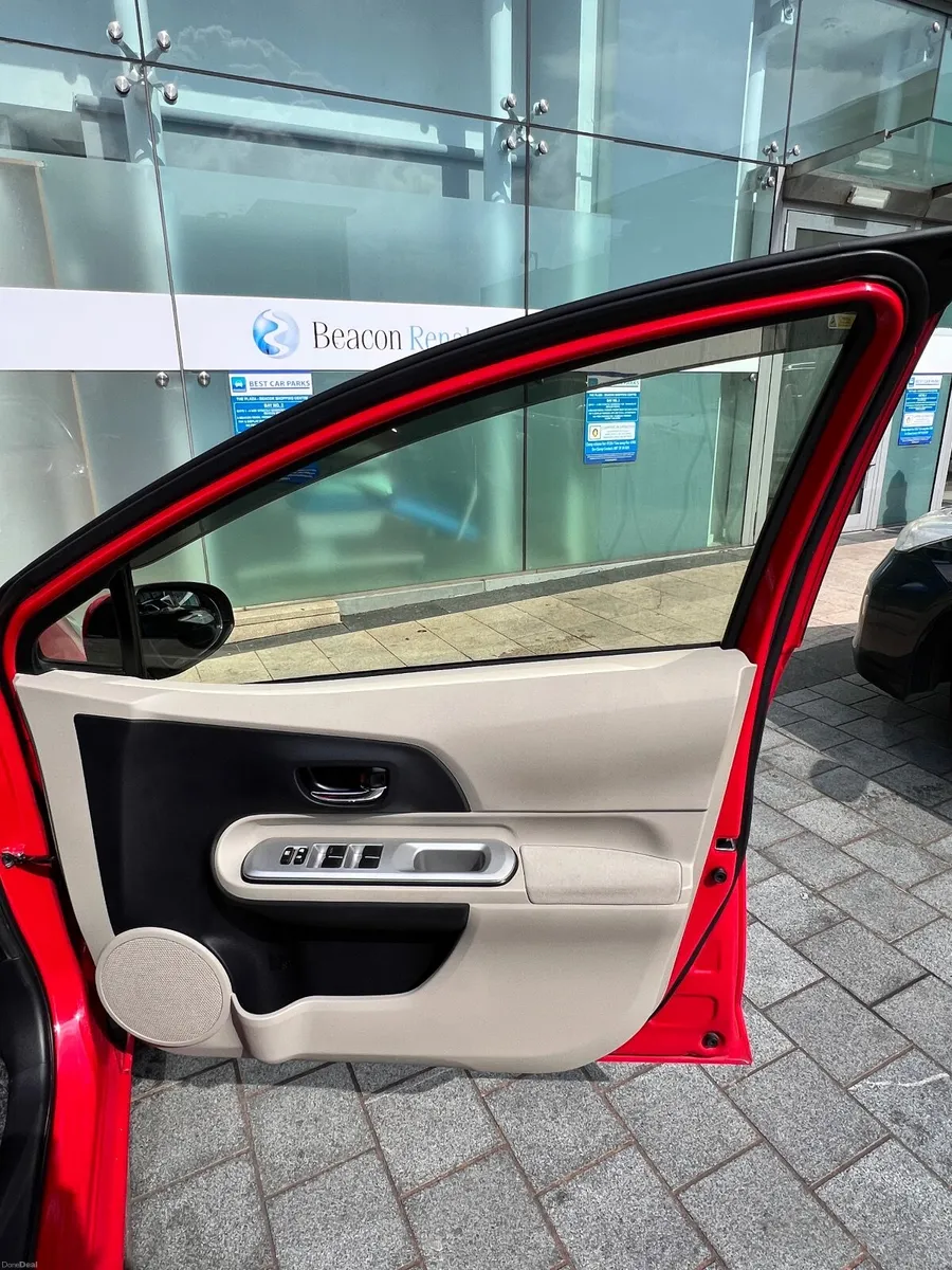 Toyota Aqua 2012 - Image 3
