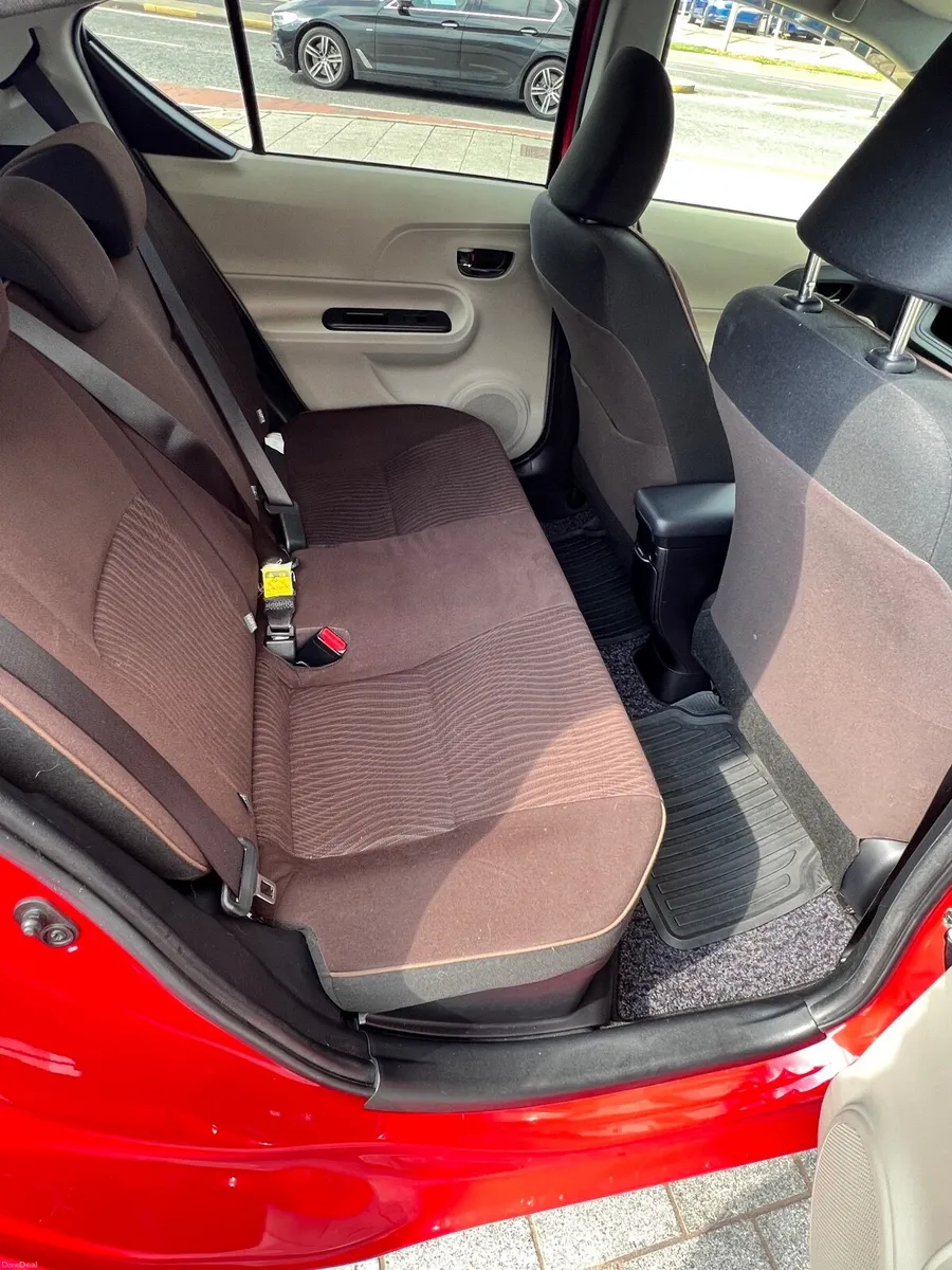 Toyota Aqua 2012 - Image 6