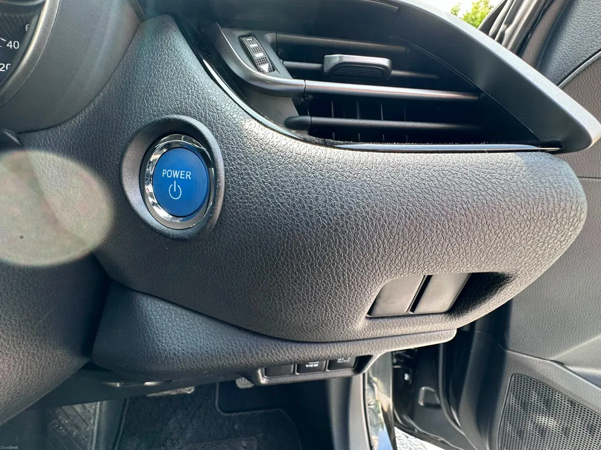 TOYOTA C-HR 2020  26K KM ONLY - Image 6