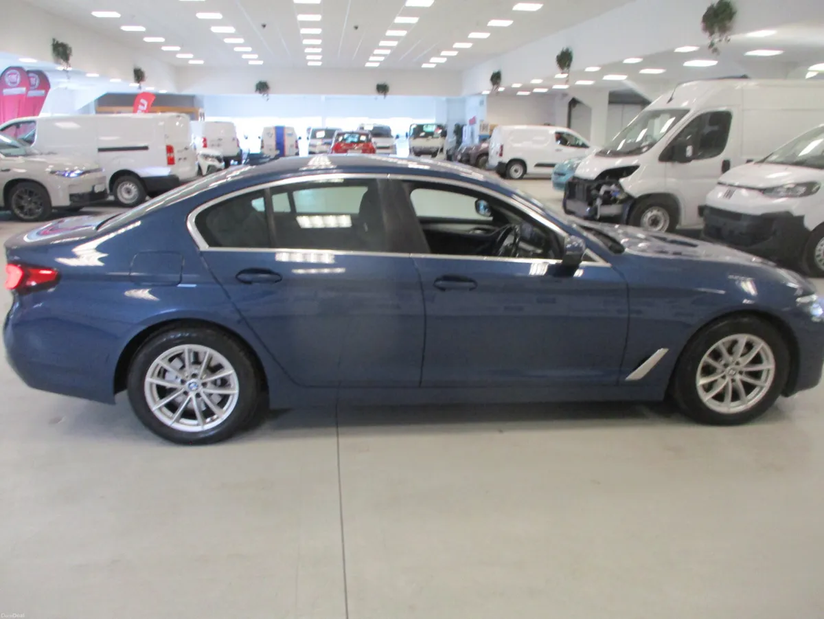 BMW 5-Series (520d MHEV)2023 - Image 5