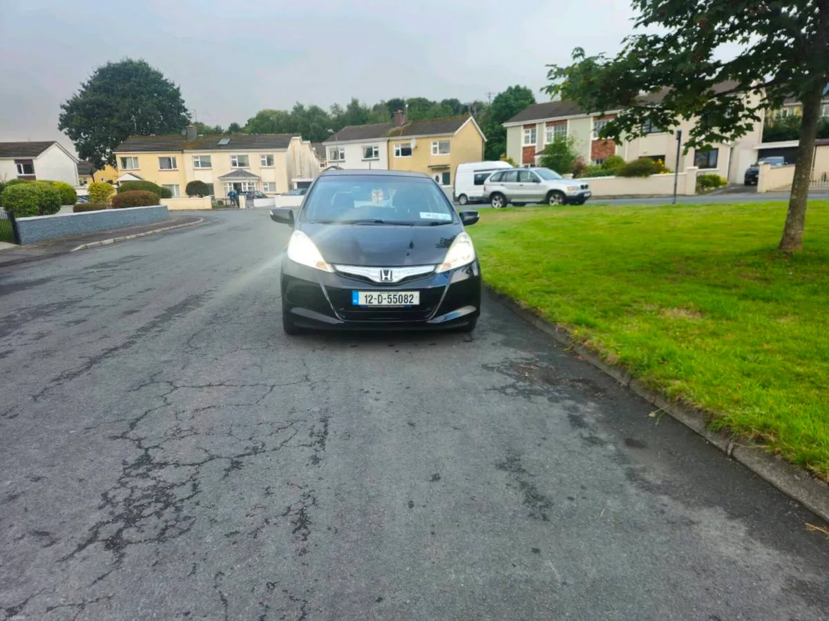 I am selling a 2012 Honda Fit Hybrid in very good - Image 1