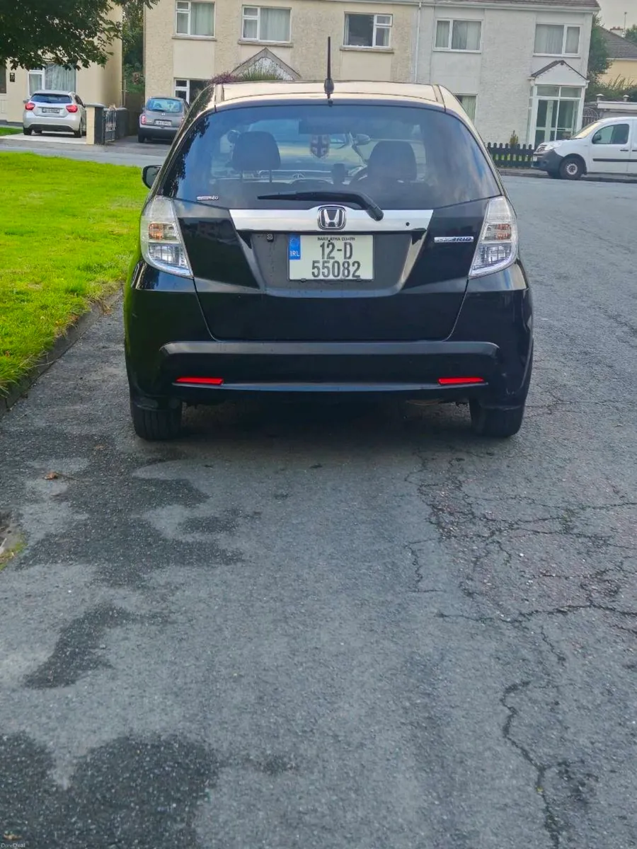 I am selling a 2012 Honda Fit Hybrid in very good - Image 5