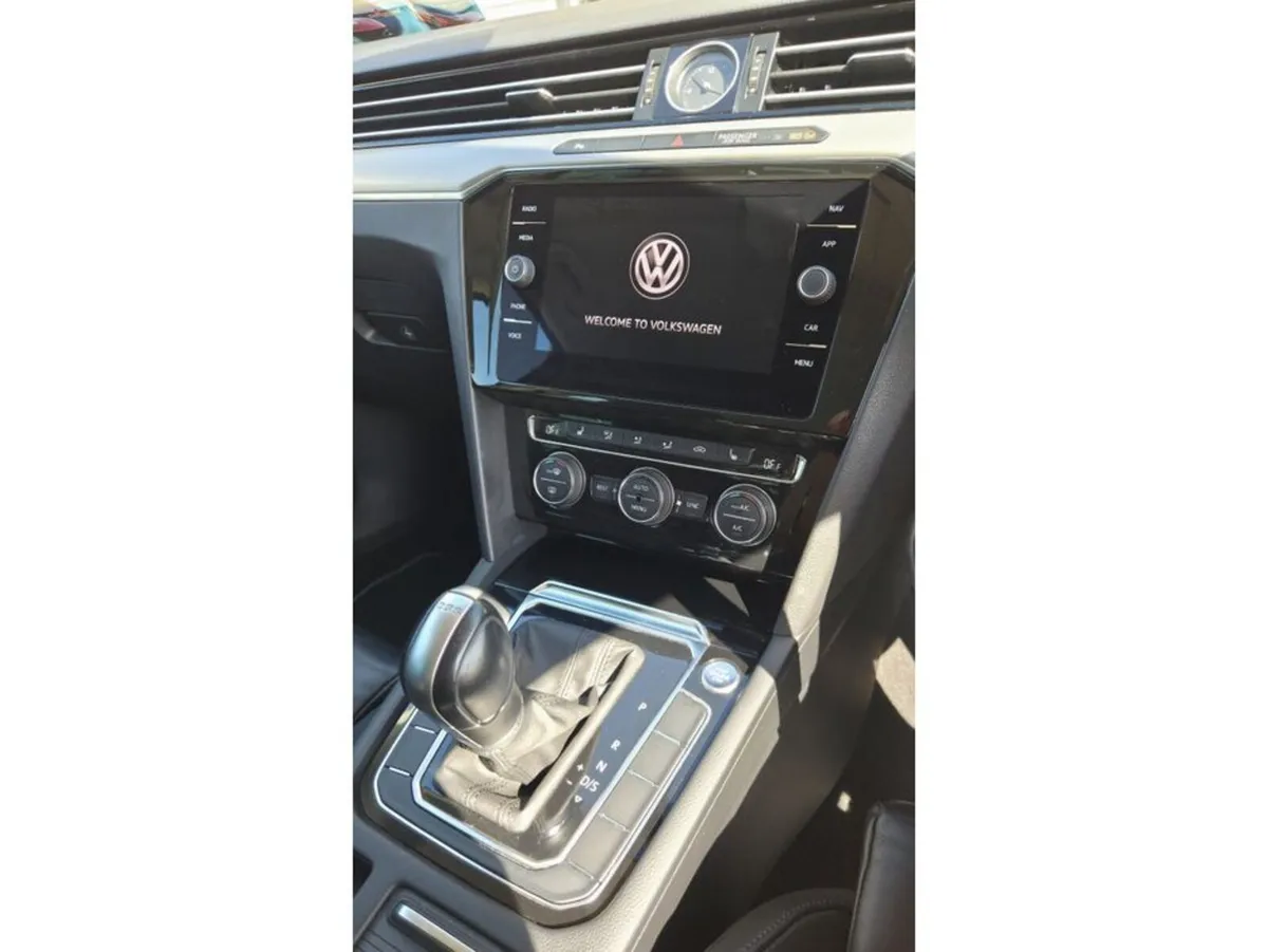 Volkswagen Passat 2019 - Image 4