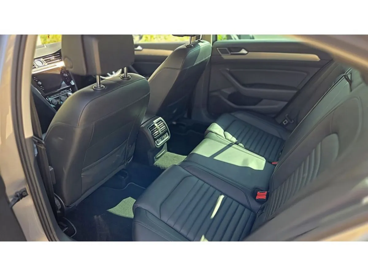 Volkswagen Passat 2019 - Image 5