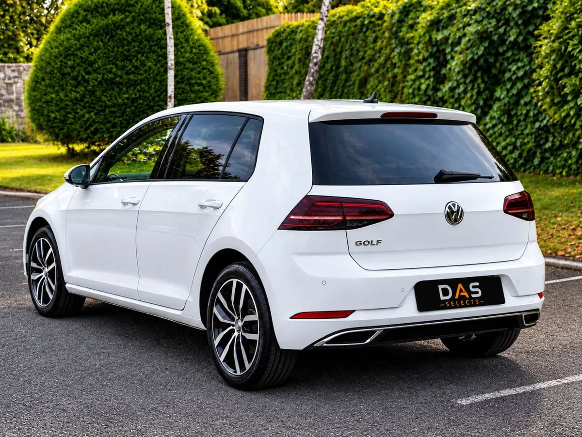 2019 Volkswagen Golf Highline Tech Edition 1.4 TSi - Image 3