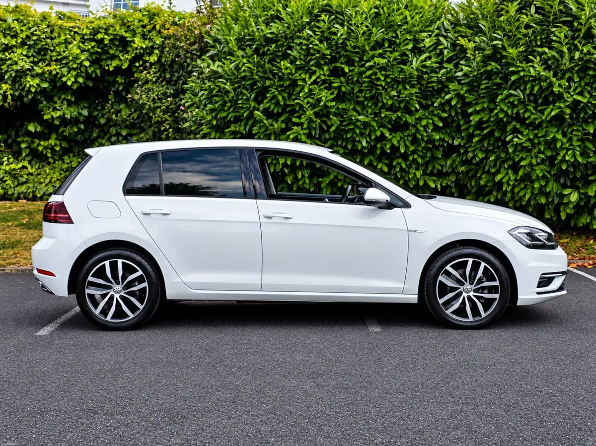 2019 Volkswagen Golf Highline Tech Edition 1.4 TSi - Image 5