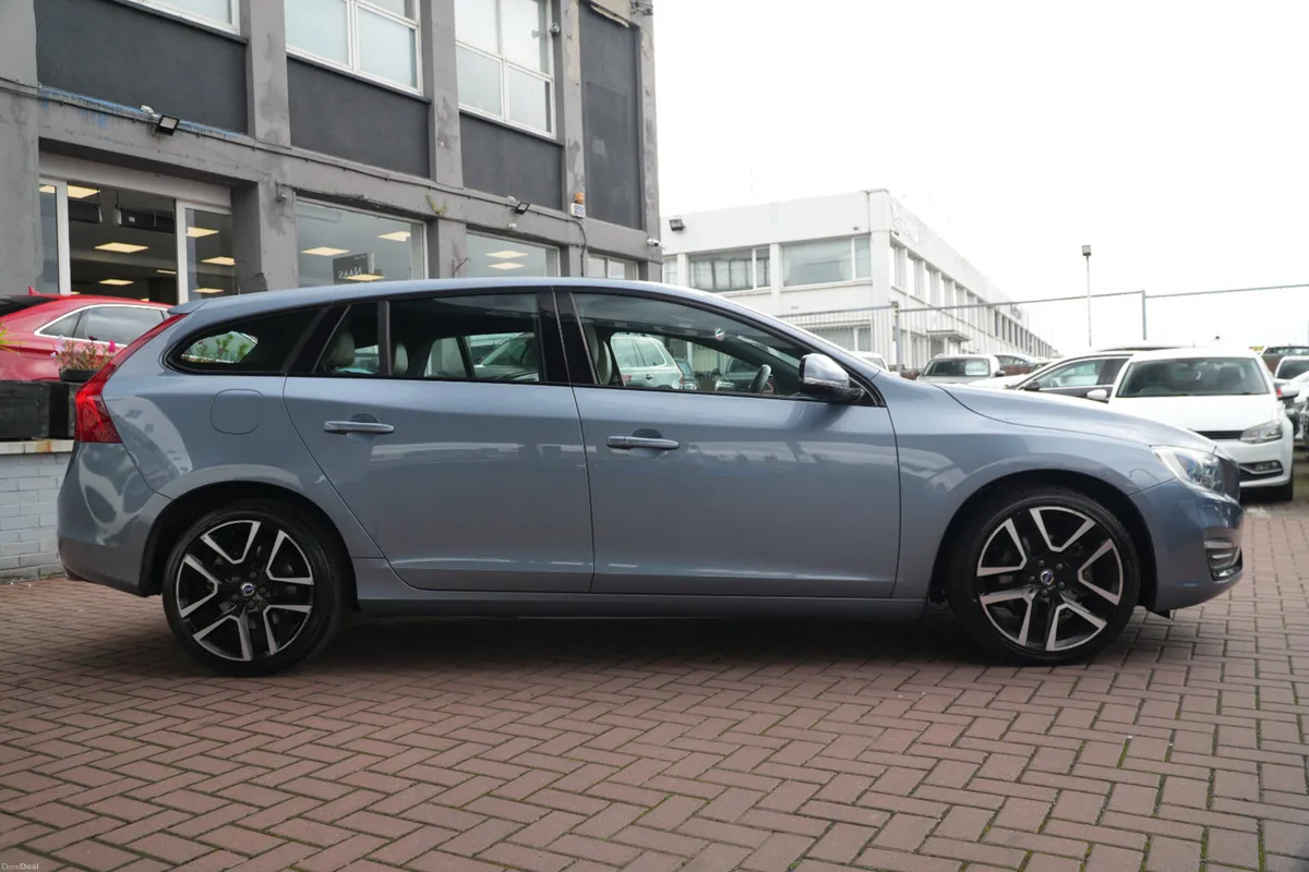 2017 VOLVO V60 D4 - Image 3