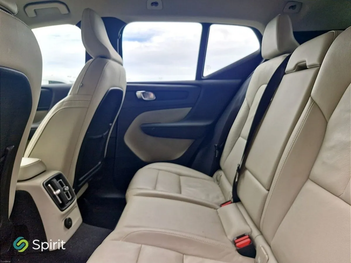 Volvo XC40 T4 Inscription Plug In Hybrid - Image 5