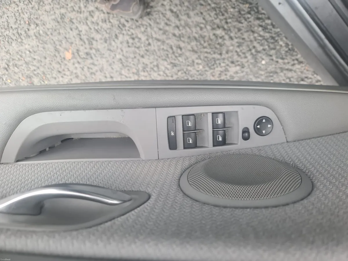 2010 BMW 320 - Image 6