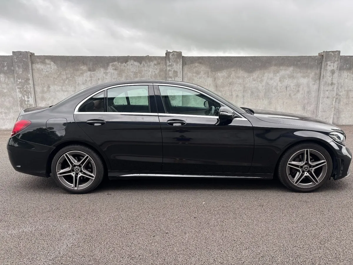 Mercedes-Benz C-Class 2019 AMG Line - Image 4