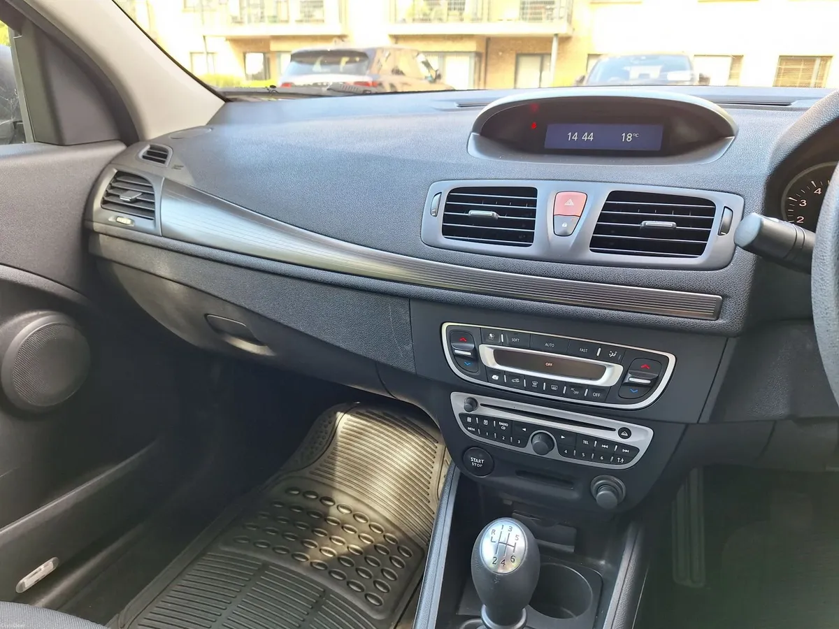 Renault Fluence 2011 - Image 5