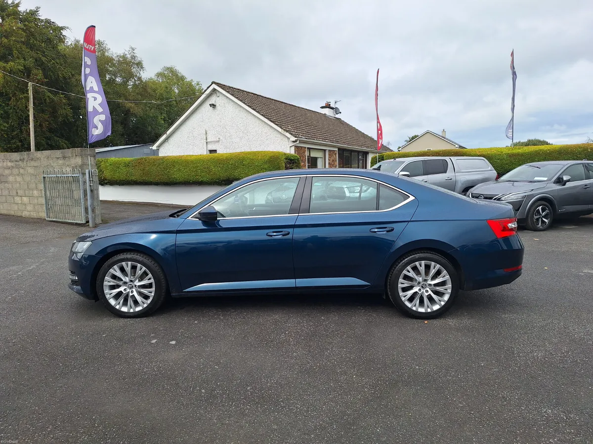 Superb AUTO 2.0 Tdi Style *Leather/Heat Seats/Cam - Image 5
