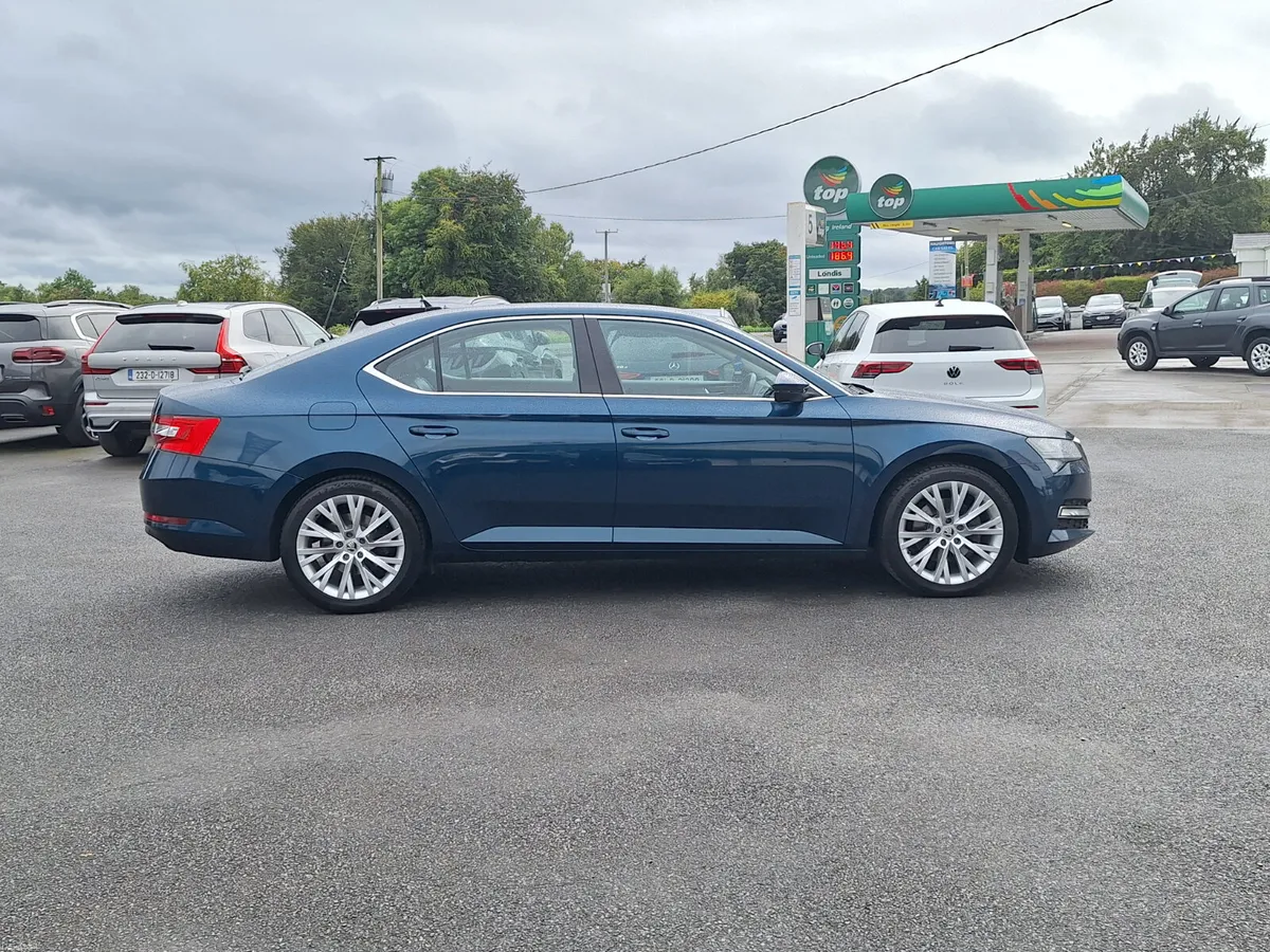 Superb AUTO 2.0 Tdi Style *Leather/Heat Seats/Cam - Image 2
