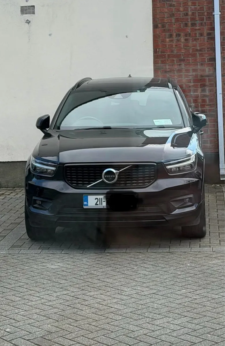 Volvo XC 40 2021 R-Design T4 Recharge | Black - Image 1