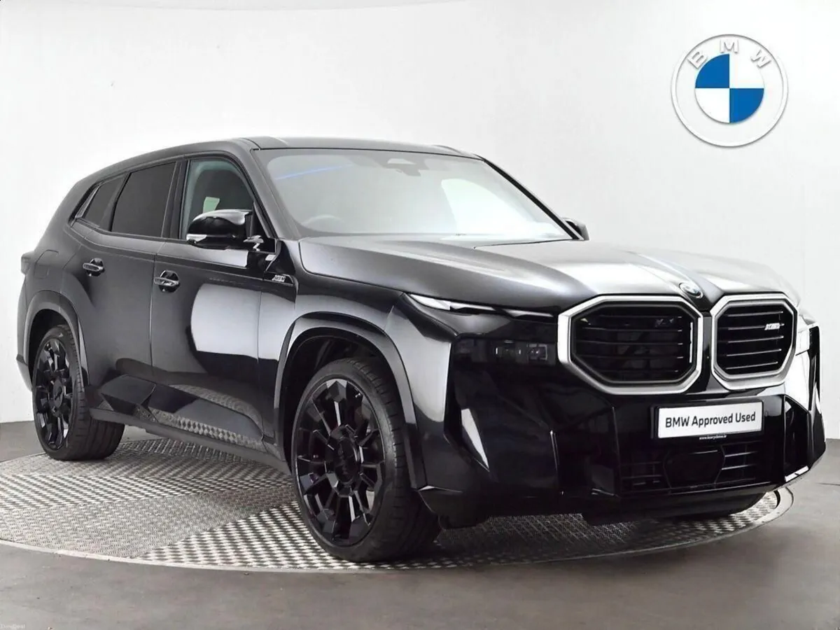 BMW XM 50e - Image 1