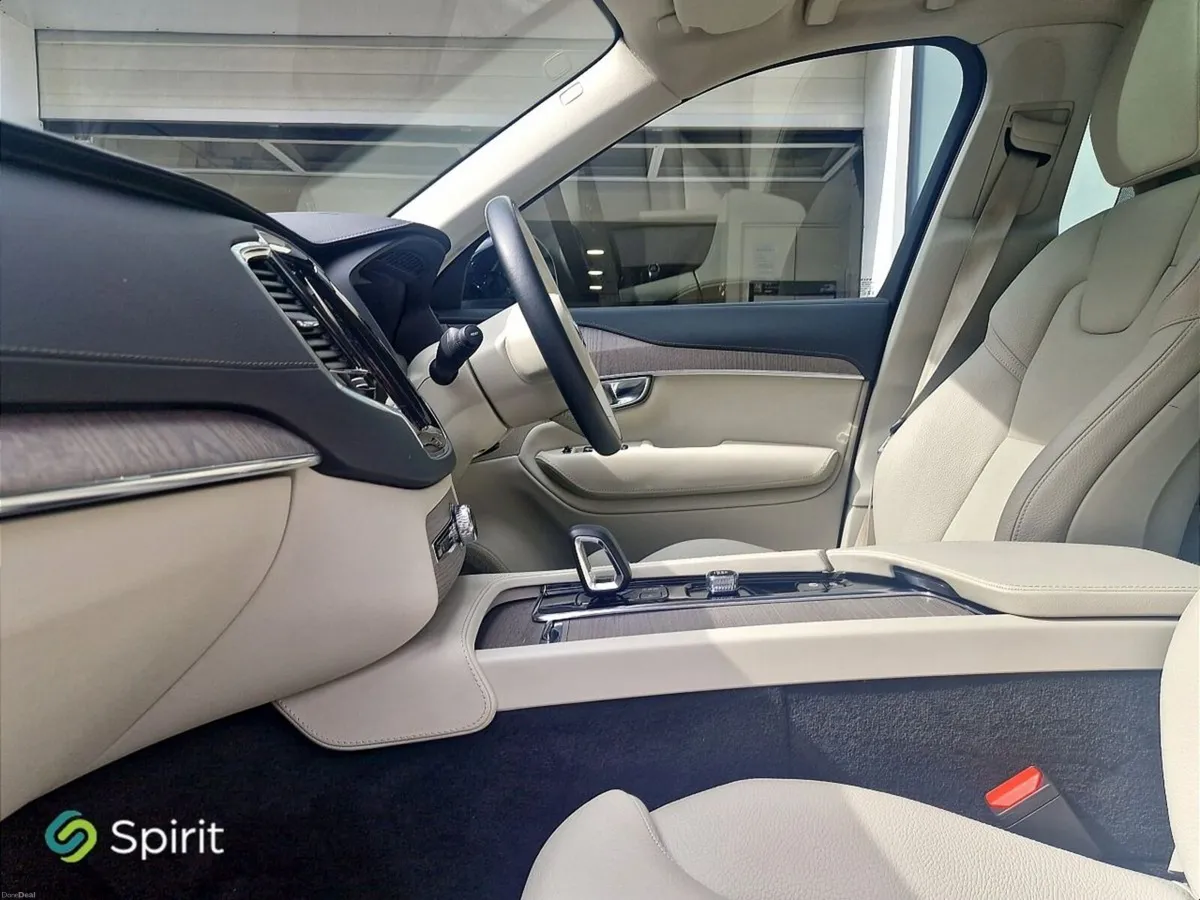 Volvo XC90 T8 Plus Plug In Hybrid - Image 3