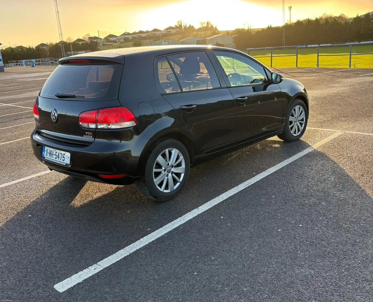 Volkswagen Golf 2011 - Image 2