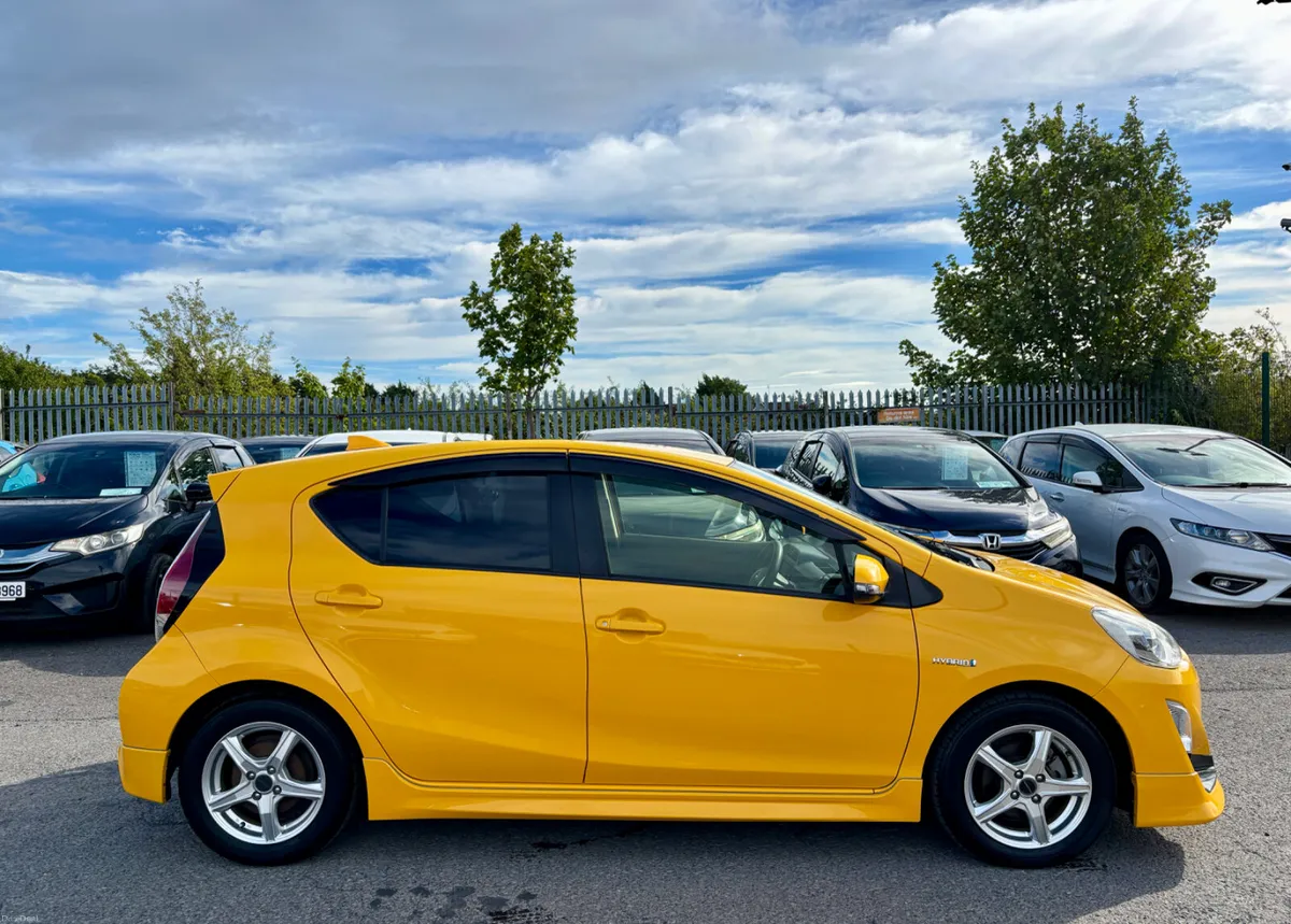 TOYOTA  AQUA  2015 1.5 HYBRID - Image 4