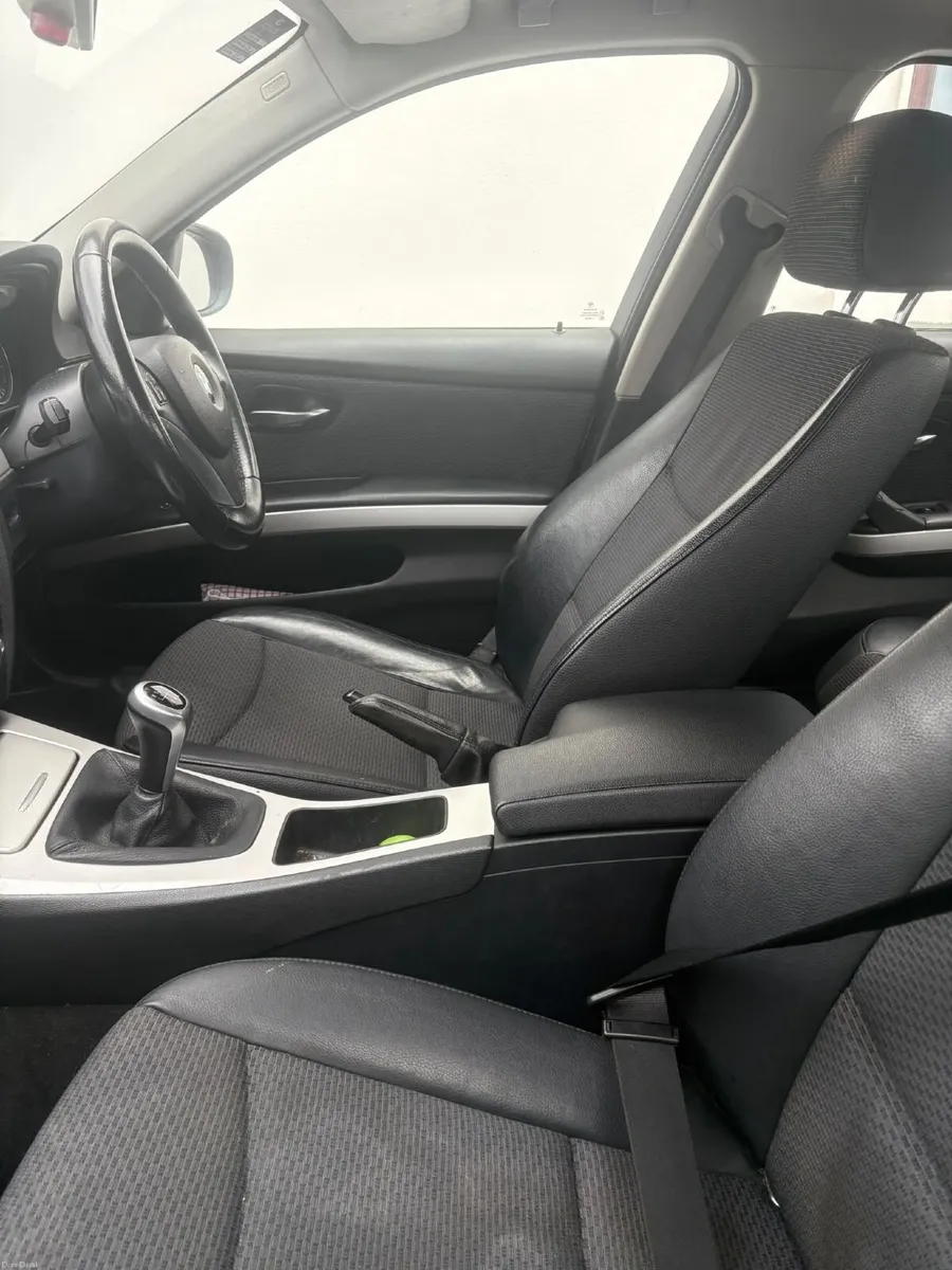 BMW 3-Series 2010 - Image 4